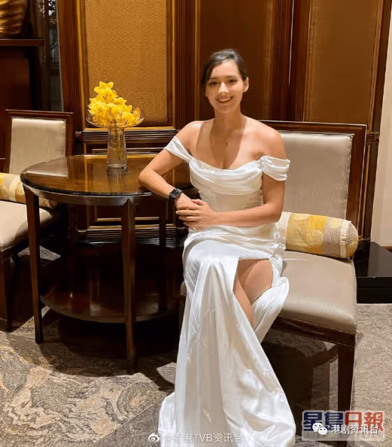 港姐謝嘉怡高衩裙大秀美腿!當選後曾暴脹瘦身成功更豐滿