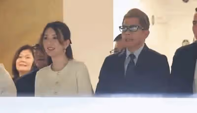 郭富城帶岳父看賽馬,女婿贏得200萬獎金,岳父鼓掌大笑