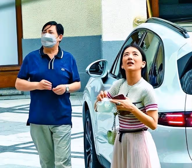 郭富城帶岳父看賽馬，女婿贏得200萬獎金，岳父鼓掌大笑