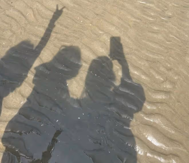 李湘13歲女兒曬近照，王詩齡穿露臍裝秀巴掌腰，纖瘦苗條身高出挑