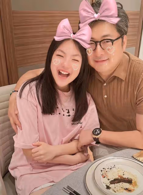 李湘13歲女兒曬近照，王詩齡穿露臍裝秀巴掌腰，纖瘦苗條身高出挑