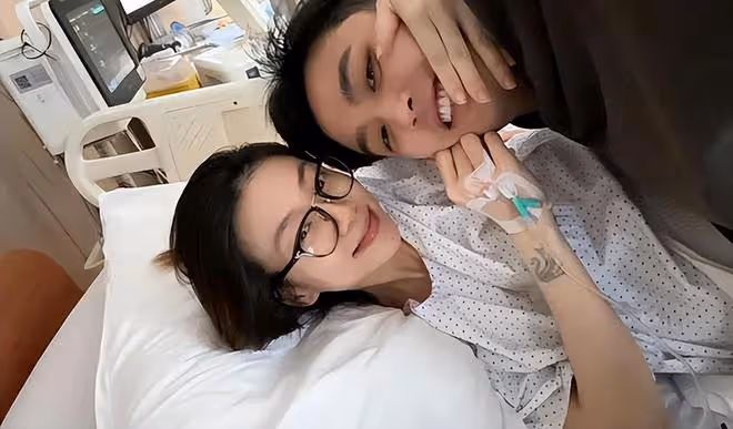 鄭愷前任分享育兒日常，坦言母乳喂養很疲憊，哺乳期喝咖啡引爭議