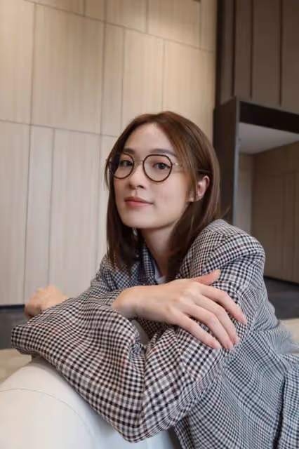 桃花運爆棚！傳TVB當紅小花同時被兩位異性猛追，本人正面回應