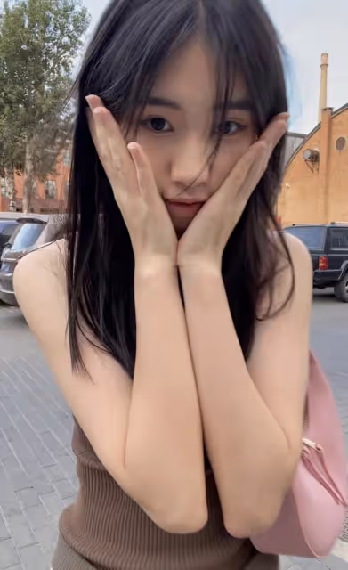 馮小剛養女父親節曬合照,被指不是親生,她霸氣回懟:你管得好寬