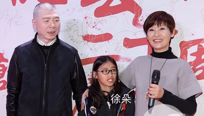 馮小剛養女父親節曬合照,被指不是親生,她霸氣回懟:你管得好寬