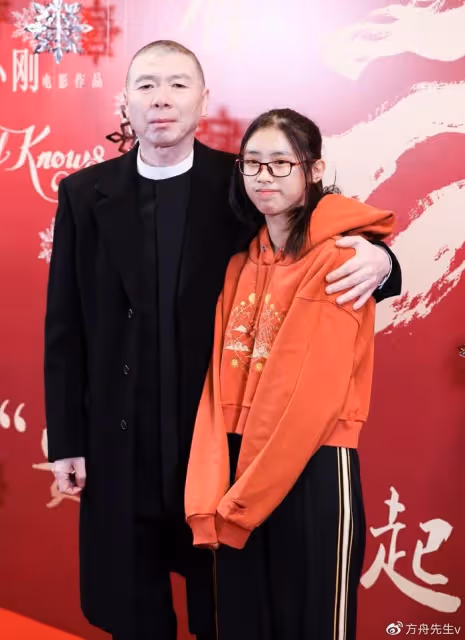 馮小剛養女父親節曬合照,被指不是親生,她霸氣回懟:你管得好寬
