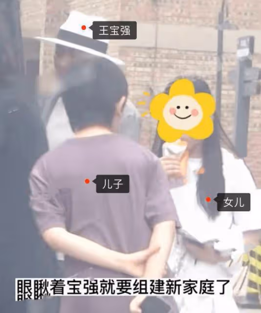王寶強回老家宣傳新片,父親姐姐罕見露面,姐弟顏值如複製粘貼