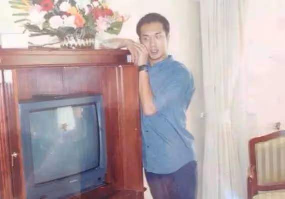 黃覺,網戀也能幸福,和小14歲妻子奔現,如今兒女雙全令人羨慕