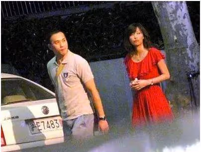 黃覺,網戀也能幸福,和小14歲妻子奔現,如今兒女雙全令人羨慕