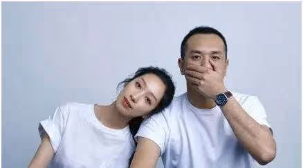 黃覺,網戀也能幸福,和小14歲妻子奔現,如今兒女雙全令人羨慕
