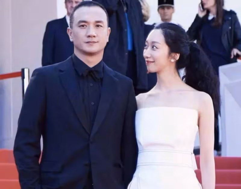 黃覺，網戀也能幸福，和小14歲妻子奔現，如今兒女雙全令人羨慕