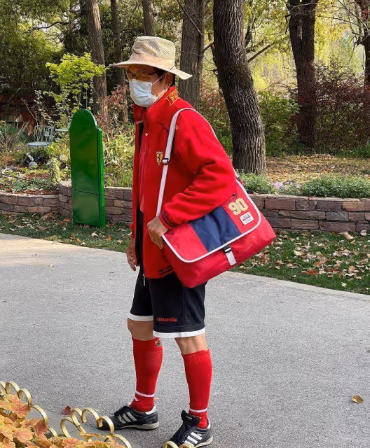 上海老年人無懼年齡：爺爺穿運動裝，奶奶愛碎花裙，不扮美不顯老