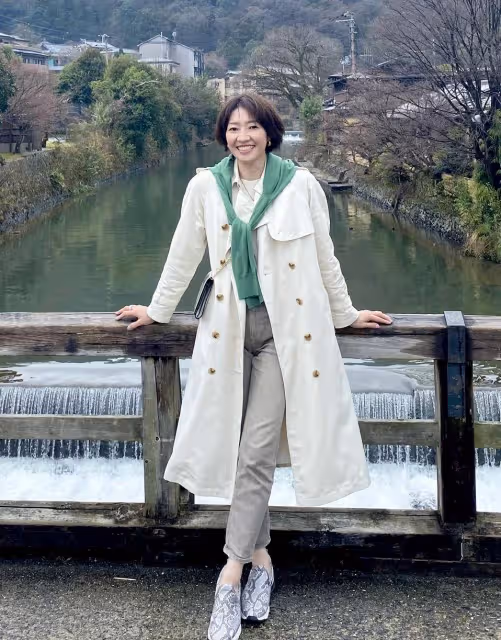 女人一旦奔五,穿衣儘量少裝美,多點氣質感,看著比同齡人優雅