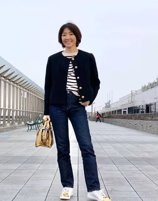 女人一旦奔五,穿衣儘量少裝美,多點氣質感,看著比同齡人優雅