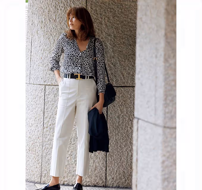 女人一旦奔五,穿衣儘量少裝美,多點氣質感,看著比同齡人優雅