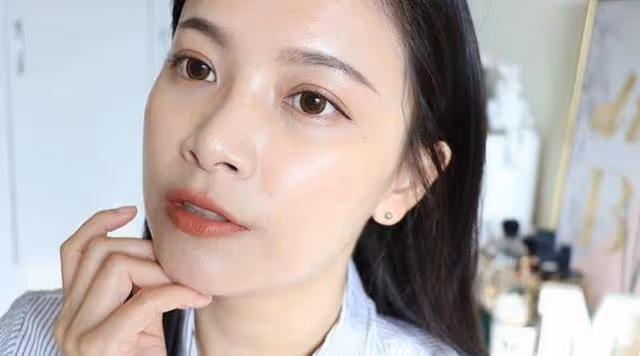 四五十歲的女人,化妝別扮美,畫這3個地方就夠了,優雅還顯氣色