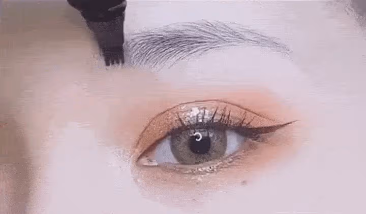 四五十歲的女人,化妝別扮美,畫這3個地方就夠了,優雅還顯氣色