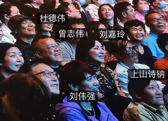 張學友演唱會上玩一字馬，《吻別》全場合唱，有人坐直升機來捧場