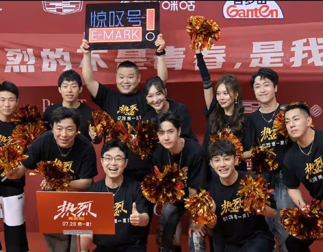 一晚兩場紅毯!楊冪美艷動人,宋佳性感大氣,胡歌大鵬獲影帝