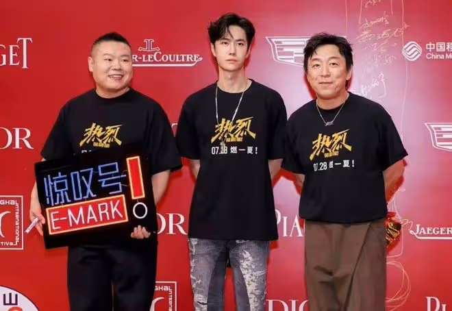 一晚兩場紅毯!楊冪美艷動人,宋佳性感大氣,胡歌大鵬獲影帝