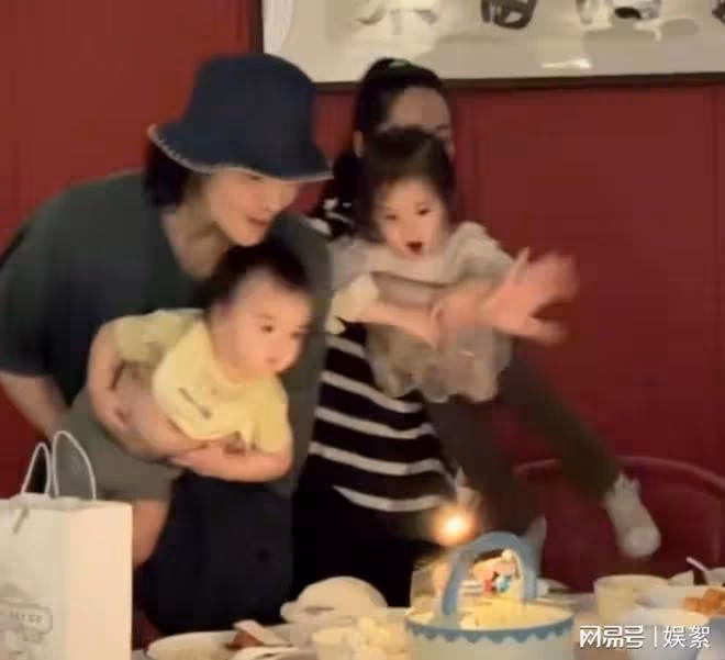 郭碧婷向佐再為1歲兒子慶生,姐弟倆無遮擋正臉意外曝光,超可愛