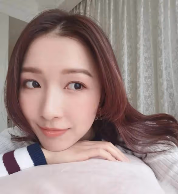 梁洛施父親節提早慶生,仨兒子精心準備蛋糕!李澤楷疑已回歸家庭