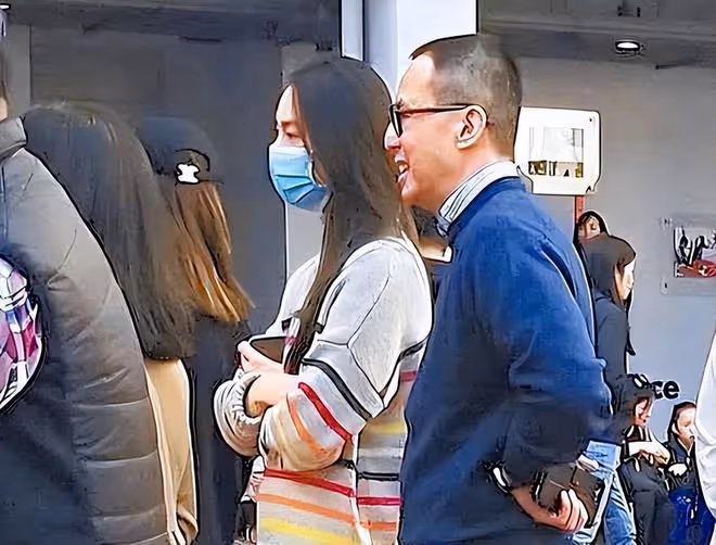 梁洛施父親節提早慶生,仨兒子精心準備蛋糕!李澤楷疑已回歸家庭