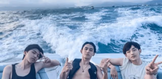 蔡徐坤baby海邊度假?楊穎閨蜜刪照澄清,豆瓣一小時蓋千層樓