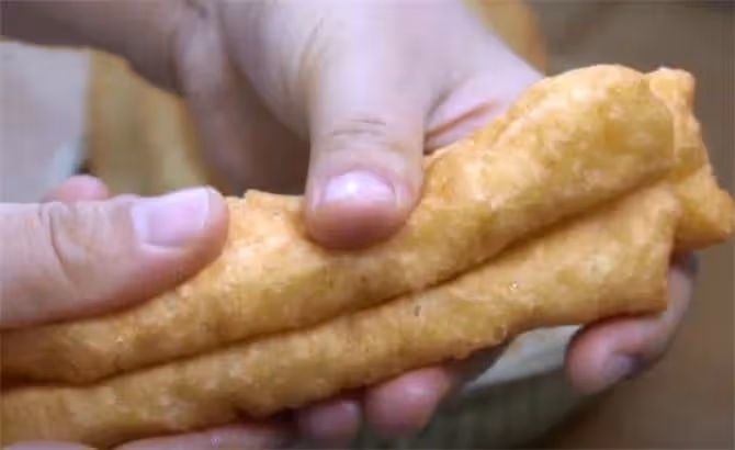 夏天油條這樣做才酥脆,配方比例詳細,簡單易學,零失敗