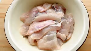 【創意小廚娘】家庭版金湯藤椒魚，魚肉嫩滑，麻辣酸香，開胃又下飯！