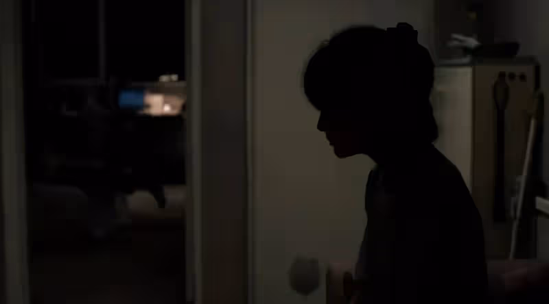 坐月子期間「丈夫出軌閨蜜」！她發現後淡定邀小三同住　不到1個月「丈夫崩潰」求原諒！