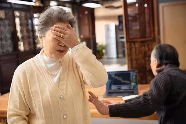 97歲的母親患老年痴呆,五個子女熬走倆,這種長壽簡直是災難