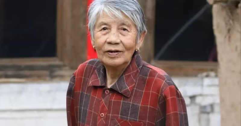 讓我借錢給舅舅出彩禮，我不情願，姥姥大吼：女孩要錢幹什麼