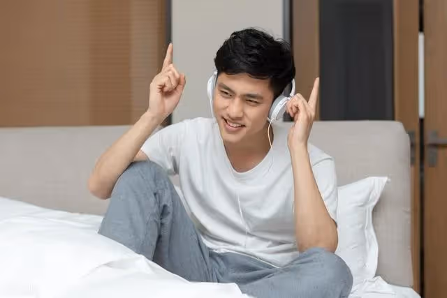 讓我借錢給舅舅出彩禮,我不情願,姥姥大吼:女孩要錢幹什麼