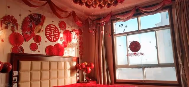 我結婚時二叔陪嫁10萬,堂妹結婚我想加倍送賀禮,二嬸卻執意不收