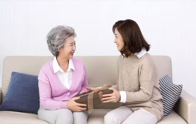 賣房幫忙帶孫6年,兒媳欲給10萬打發我,我果斷多年補貼的錢要回
