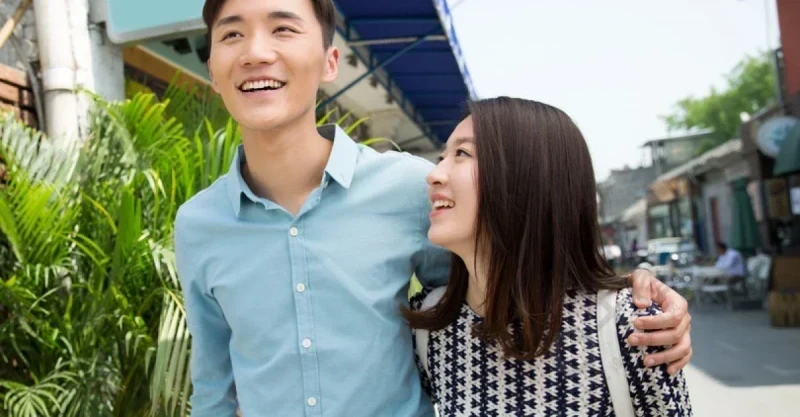 離婚後，我帶著新婚妻子去前妻家炫耀，鄰居：她走了6年了！