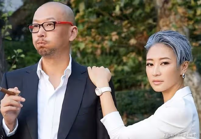 梁靜出手了?丁昱彤與管虎香港密會失敗,絕望發文疑精神出問題