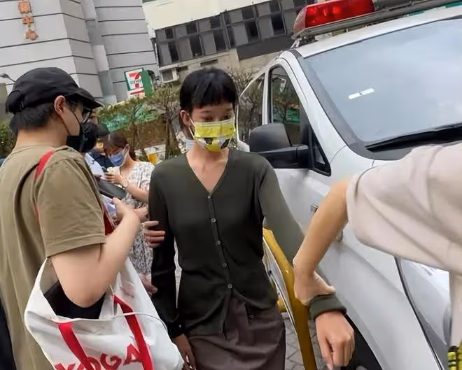 黃子佼被轉入加重病房,仍舊無法說話,將面臨上億元的違約賠償