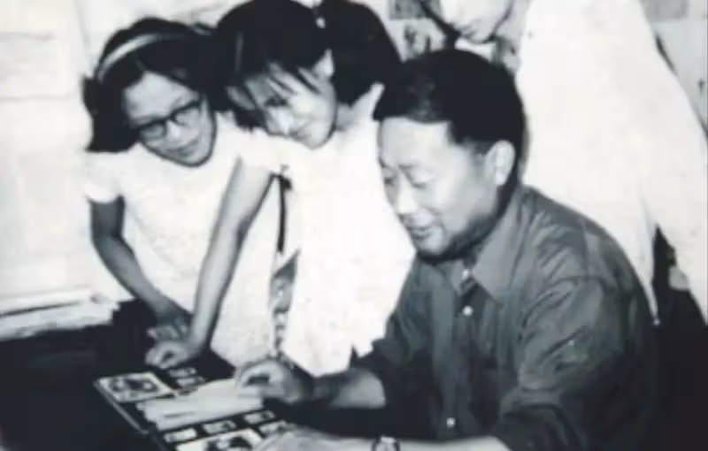 一雙布鞋穿30年,68年捐600萬幫2300多人,85歲老人為山區孩子奉獻終生