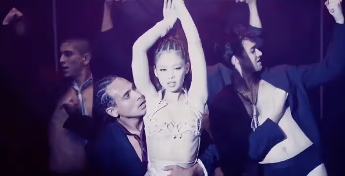 Jennie又上演驚艷表演?出現不到30秒,成劇中熱門話題,太有才華