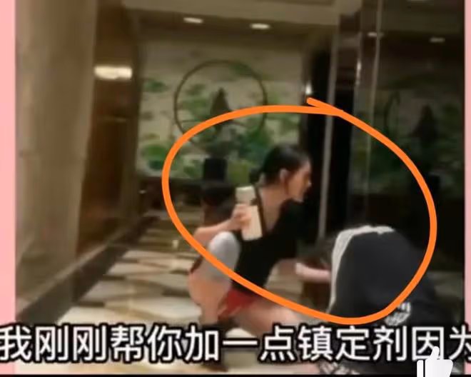 小S暴力拖拽舞蹈老師視頻曝光,小S憤怒地吼道:你不乖,就去死