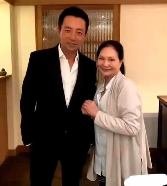 小S暴力拖拽舞蹈老師視頻曝光,小S憤怒地吼道:你不乖,就去死