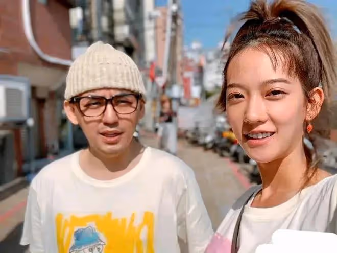 張蘭大笑,黃子佼一爆料,她就賺得盆滿缽滿,直播間放《好日子》