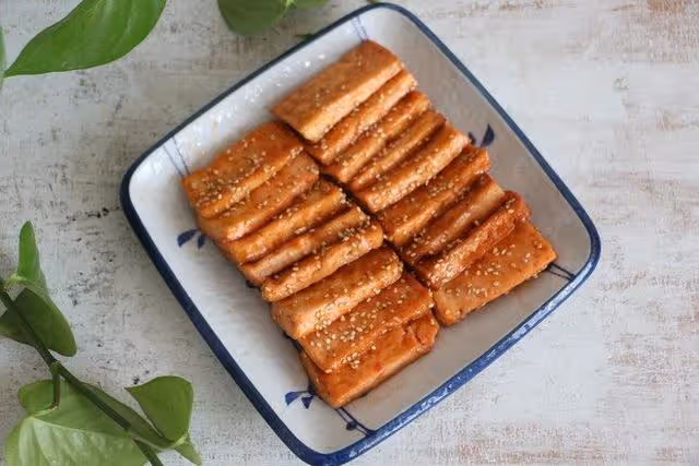 手把手教你把豆腐做出肉味來,酸甜入味特下飯,孩子超愛吃!