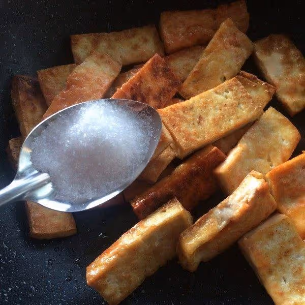 手把手教你把豆腐做出肉味來,酸甜入味特下飯,孩子超愛吃!