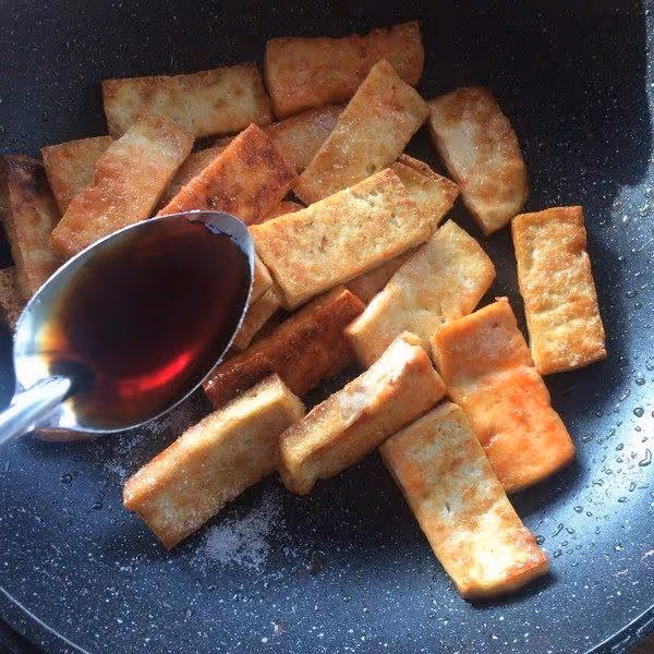 手把手教你把豆腐做出肉味來，酸甜入味特下飯，孩子超愛吃！