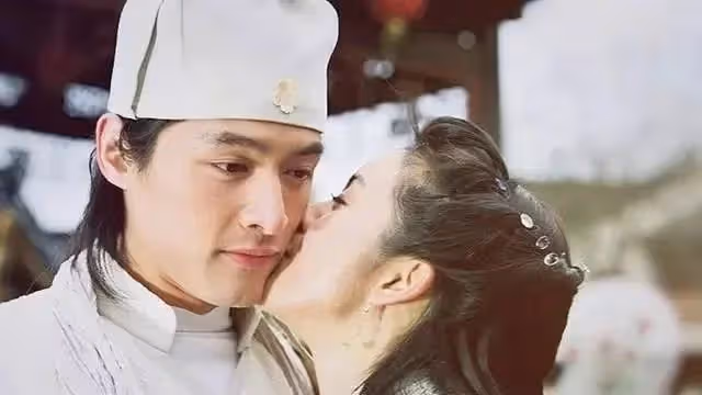 胡歌這輩子得不到的女人，卻因吃火鍋被富豪看上，戀愛17天就閃婚
