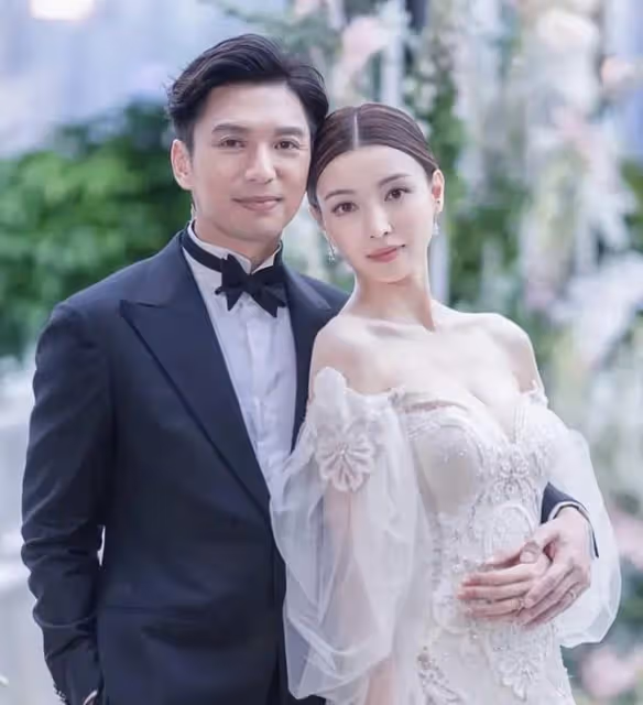 香港知名富二代愛妻產子,與前妻隱婚3年,被傳婚內出軌女歌手