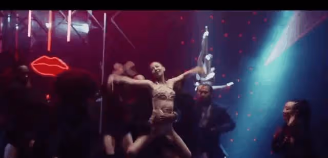 心疼jennie！演唱會面壁發獃翻白眼被曝光，從萬人迷秒變萬人嫌了